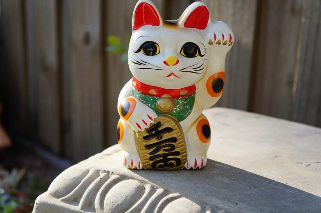 japanese maneki neko calico lucky cat